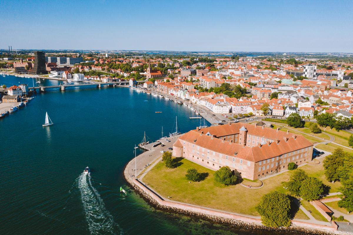 Sønderborg slot og havn set fraoven