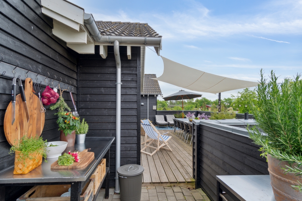 Luksushus nr. 323 har en dejlig terrasse med gode havemøbler til 16 personer.