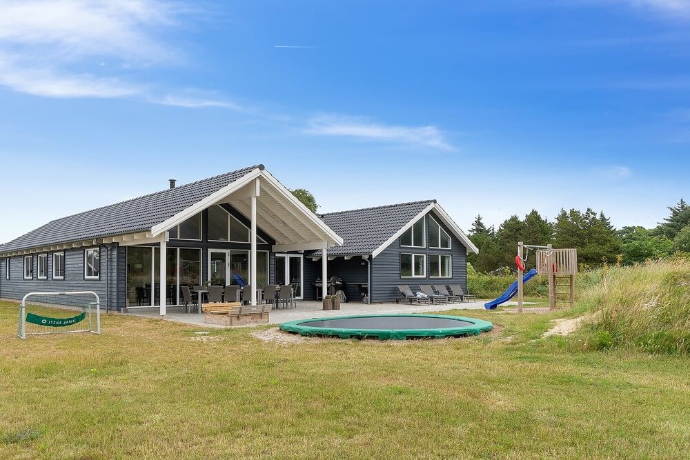 Dette skønne poolhus nr. 399 med plads til 18 personer ligger i Vestjylland