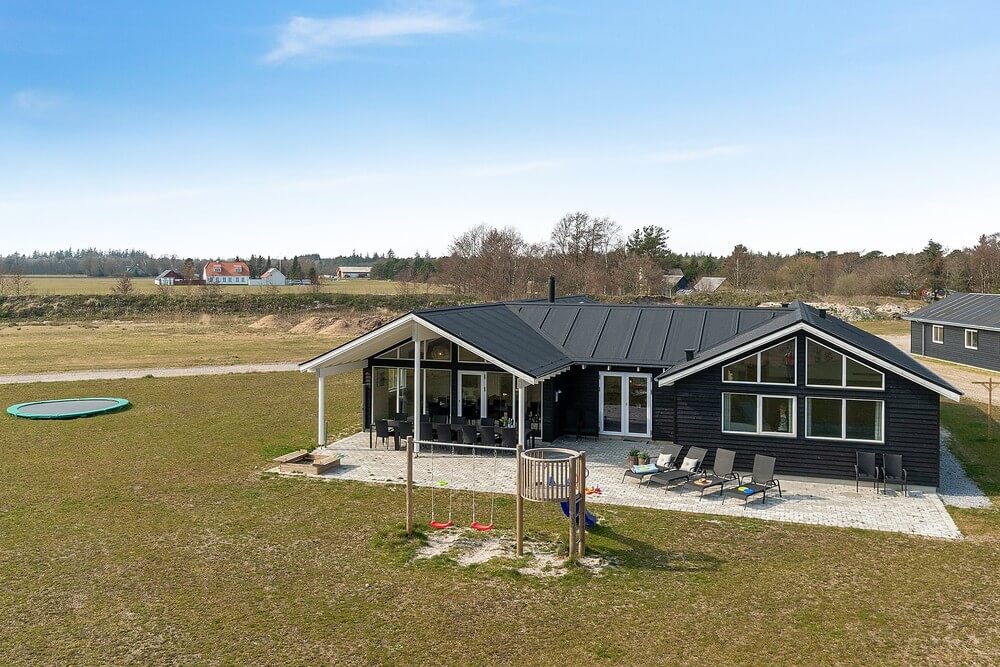 Dette skønne poolhus nr. 408 med plads til 18 personer ligger i Nordjylland