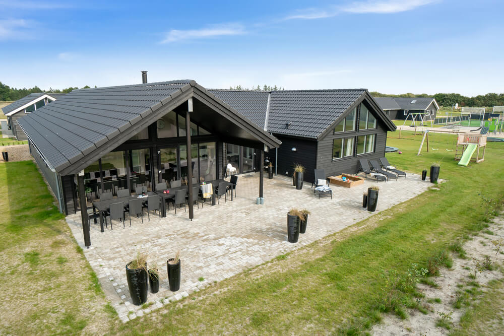 Dette skønne poolhus nr. 464 med plads til 16 personer ligger i Vestjylland