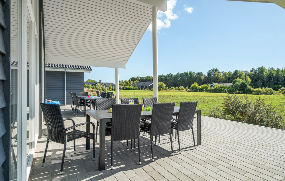 Luksushus nr. 490 har en dejlig terrasse med gode havemøbler til 18 personer.