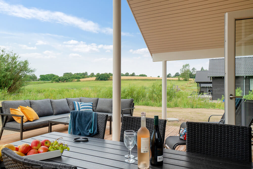 Luksushus nr. 501 har en dejlig terrasse med gode havemøbler til 14 personer.
