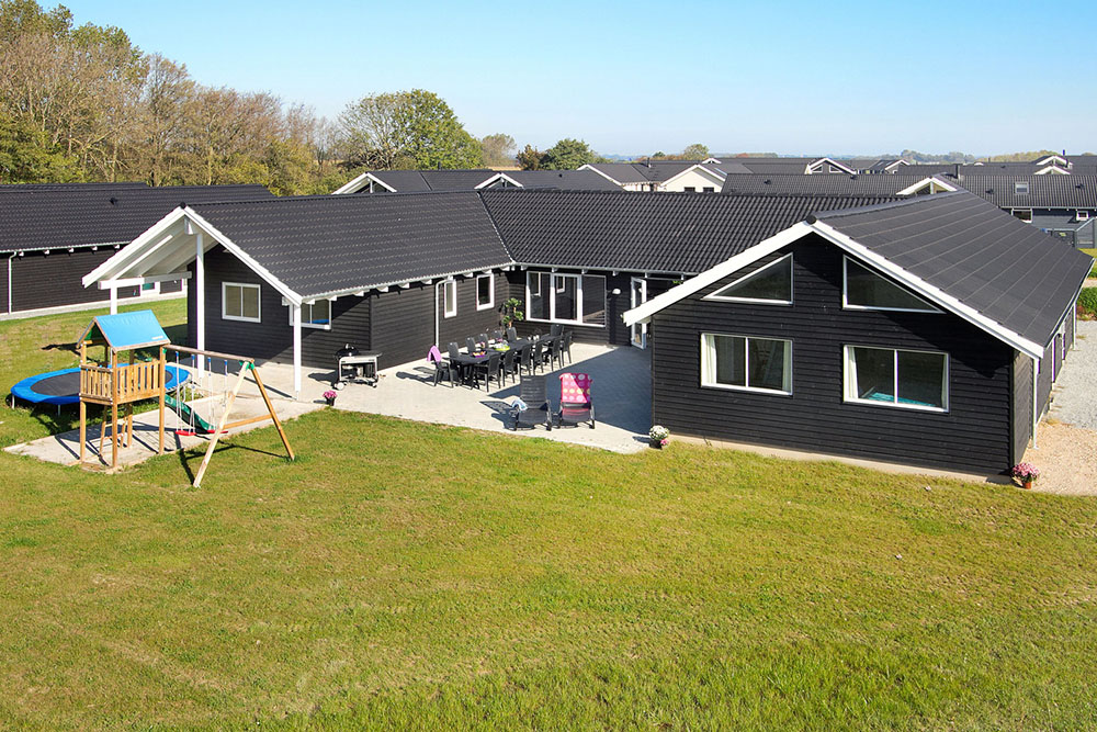 Dette skønne poolhus fyldt med aktiviteter på Kegnæs sikrer en sjov ferie for alle uanset vejr og årstid