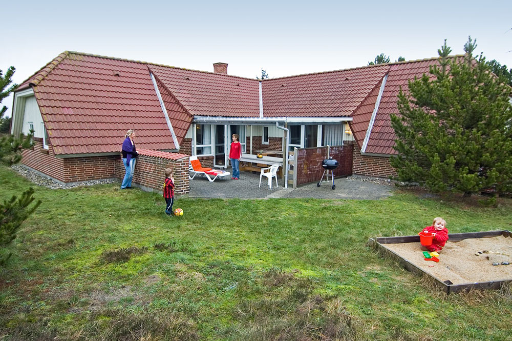 Velkommen til dette sommerhus på Fanø, som er kendt for sin skønne natur. Huset har pool og mange aktiviteter.