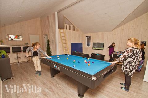 Aktive gæster kan dyste mod hinanden i aktivitetsrummet, hvor der er mulighed for billard/bordtennis, fodboldspil og dart