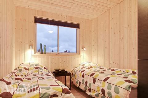 Soveværelserne er velindrettede med enkelt- eller dobbeltsenge og skabe