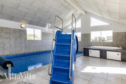 Den lækre pool i luksushuse nr. 267 til 20 personer