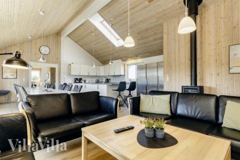 Der er mulighed for hygge i sommerhusets sofaarrangement, når I besøger luksushus nr. 267