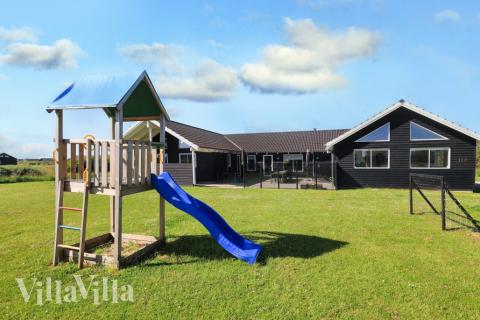 Flot sommerhus nr. 267 med god plads til op til 20 personer