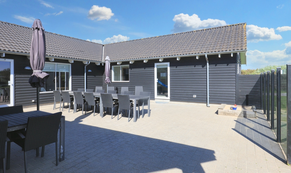 Nyd en grillaften på terrassen i luksushus nr. 267 i Nordjylland