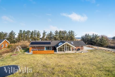 I Nordjylland ligger dette fine poolhus nr. 236 med plads til 14 personer.