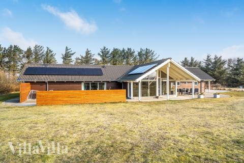 Flot sommerhus nr. 236 med god plads til op til 14 personer