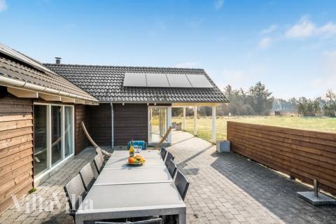 Nyd en grillaften på terrassen i luksushus nr. 236 i Nordjylland