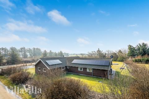 Dette skønne poolhus nr. 236 med plads til 14 personer ligger i Nordjylland