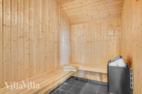 Nyd varmen i saunaen i luksushus nr. 236 til 14 personer