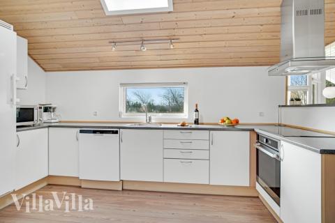 Køkkenet i luksushus nr. 236 er udstyrret, så I let kan lave mad til 14 personer.