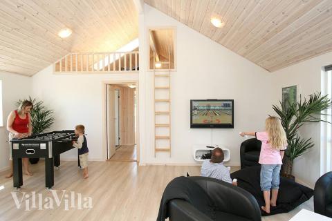 Husets mange indendørs aktiviteter garanterer masser af oplevelser uanset årstid og vejr