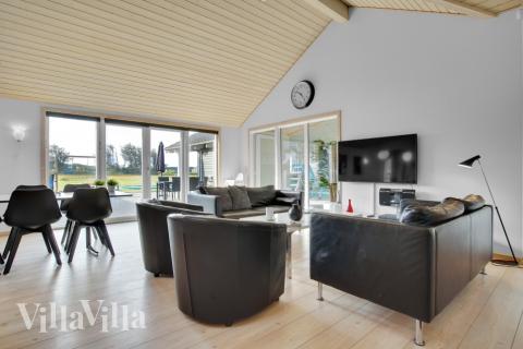 Sofahjørnet i luksushus 194 i Nordjylland.