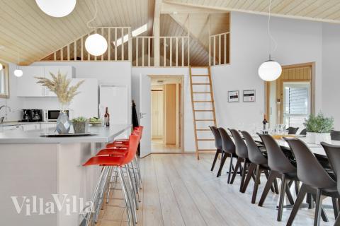 Det store lyse opholdrum i luksushus nr. 194 til 20.