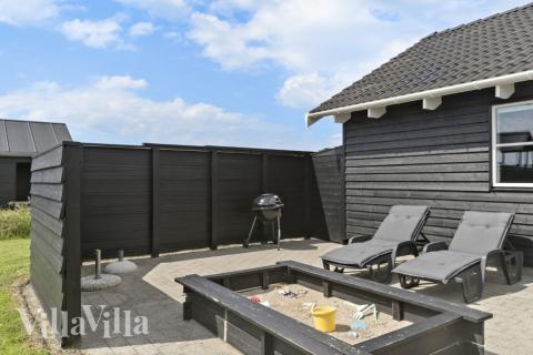 Nyd en grillaften på terrassen i luksushus nr. 193 i Nordjylland