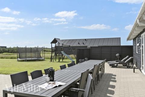 Luksushus nr. 193 har en dejlig terrasse med gode havemøbler til 16 personer.