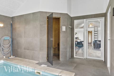 Nyd varmen i saunaen i luksushus nr. 193 til 16 personer