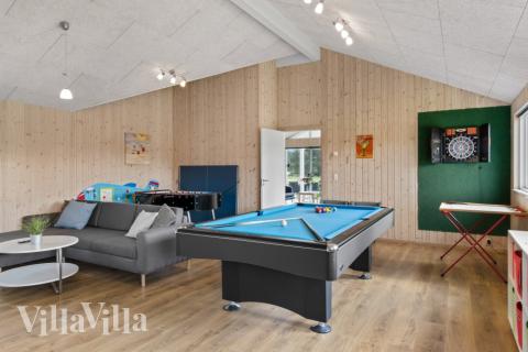 Luksushus 304 til 18 personer byder på et stort aktivitetsrum med bl.a. billard og dart