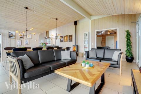 Sofaen i luksushus 264 i Sydjylland indbyder til brætspil eller at se en film sammen.