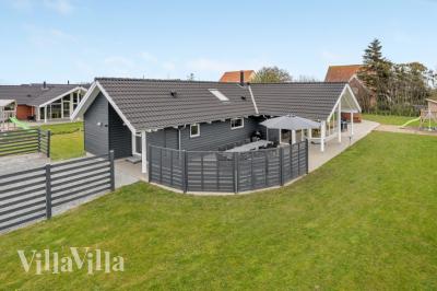 Dette skønne poolhus nr. 264 med plads til 14 personer ligger i Sydjylland