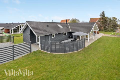 Dette skønne poolhus nr. 264 med plads til 14 personer ligger i Sydjylland