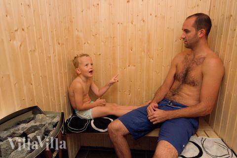 Dejligt at lade sig varme godt igennem i saunaen efter en spændende feriedag