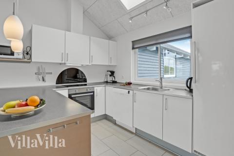 Køkkenet i luksushus nr. 271 er udstyrret, så I let kan lave mad til 14 personer.