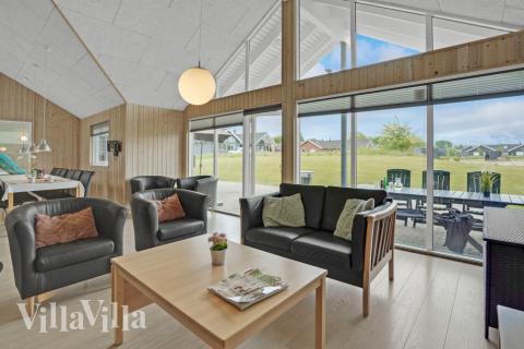 Sofaen i luksushus 271 i Sydjylland indbyder til brætspil eller at se en film sammen.