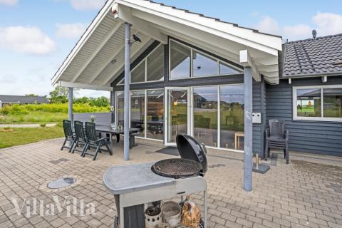 Luksushus nr. 271 har en dejlig terrasse med gode havemøbler til 14 personer.