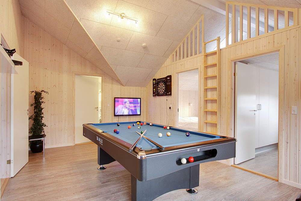 I aktivitetsrummet kan både familie og venner udfordres til en dyst i billard, bordtennis eller dart