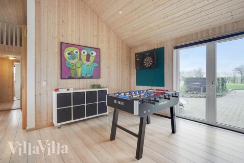 Luksushus 234 til 18 personer byder på et stort aktivitetsrum med bl.a. billard og dart