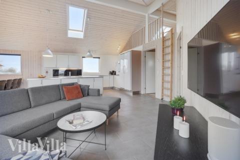 Sofaen i luksushus 234 i Sydjylland indbyder til brætspil eller at se en film sammen.