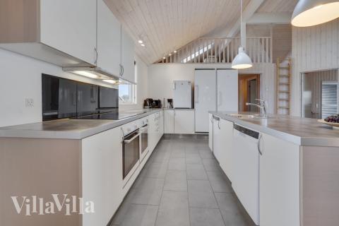 Køkkenet i luksushus nr. 234 er udstyrret, så I let kan lave mad til 18 personer.