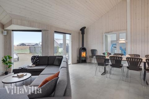 Opholdsrum med plads til 18 i luksushus nr. 234.