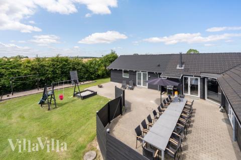 Nyd en grillaften på terrassen i luksushus nr. 246 i Sydjylland
