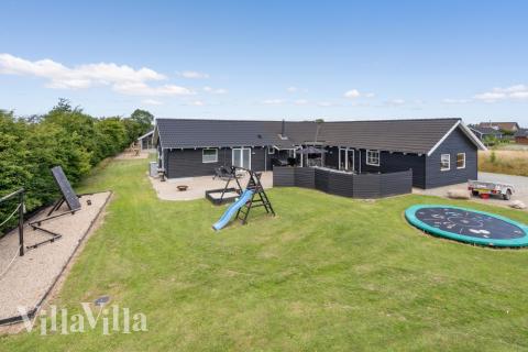 Dette skønne poolhus nr. 246 med plads til 16 personer ligger i Sydjylland