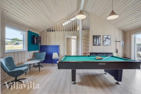 Luksushus 246 til 16 personer byder på et stort aktivitetsrum med bl.a. billard og dart