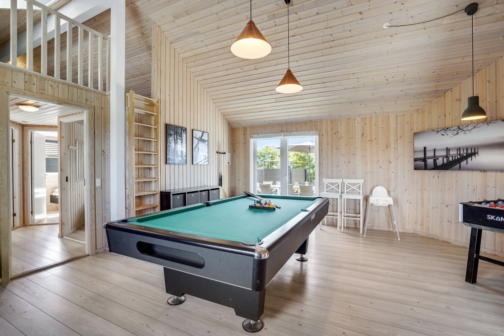 Ud over de mange timer, man kan bruge i husets pool-afdeling, så byder luksushus 246 også på billard/bordtennis og dart