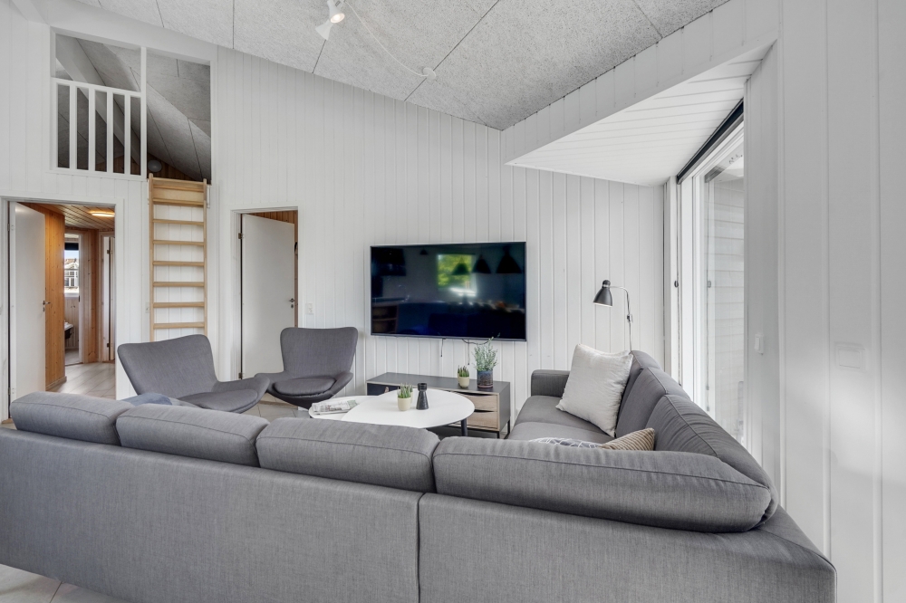 Sofaen i luksushus 246 i Sydjylland indbyder til brætspil eller at se en film sammen.