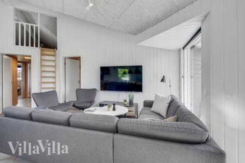 Sofaen i luksushus 246 i Sydjylland indbyder til brætspil eller at se en film sammen.