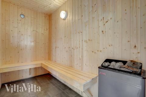 Nyd varmen i saunaen i luksushus nr. 246 til 16 personer