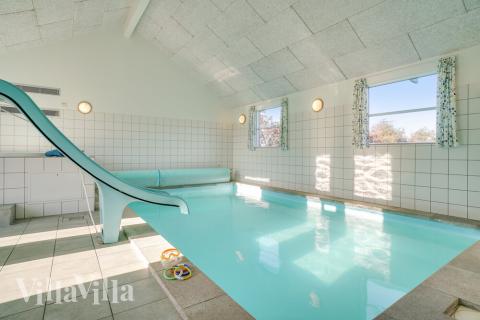 Den lækre pool i luksushuse nr. 241 til 16 personer