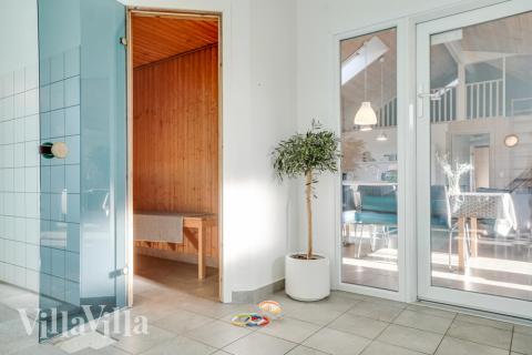 Nyd varmen i saunaen i luksushus nr. 241 til 16 personer