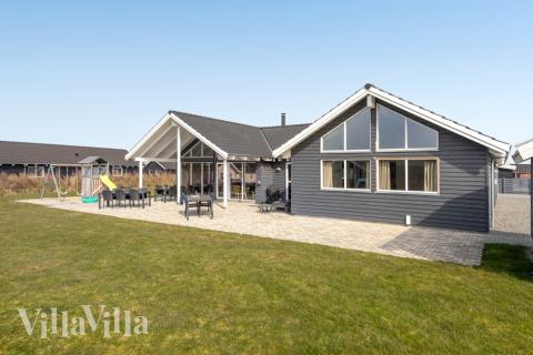 Flot sommerhus nr. 260 med god plads til op til 16 personer
